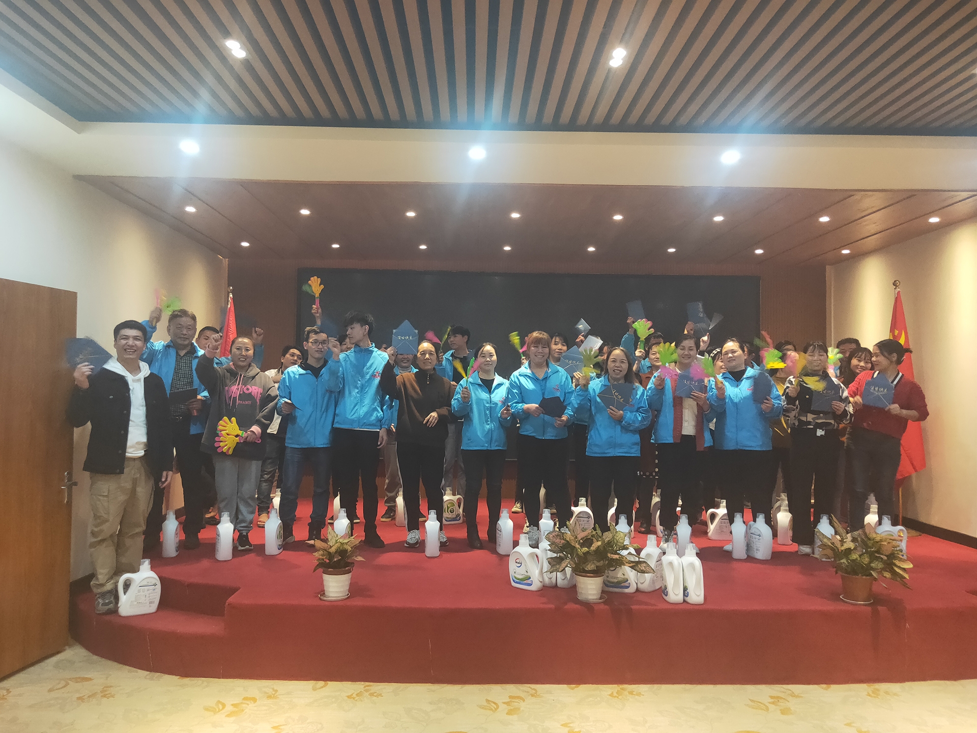冬至我們相聚在一起，培昌集團(tuán)與員工一起吃好、喝好、玩好。